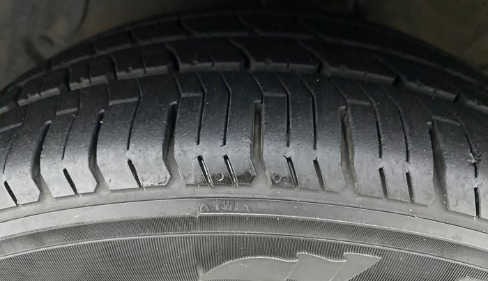 2018 Hyundai Xcent SX 1.2, Petrol, Manual, 74,545 km, Left Front Tyre Tread