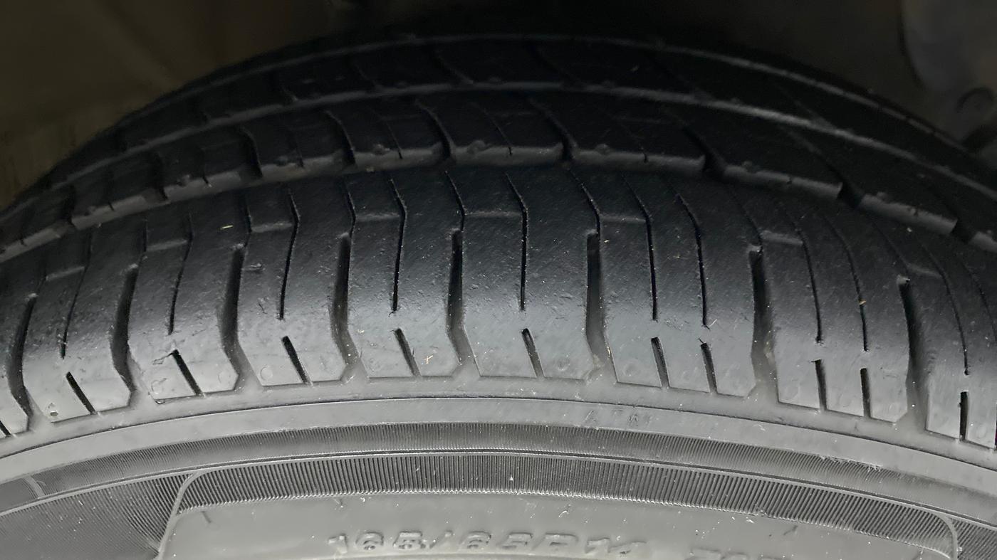 2018 Hyundai Xcent SX 1.2, Petrol, Manual, 74,545 km, Right Front Tyre Tread