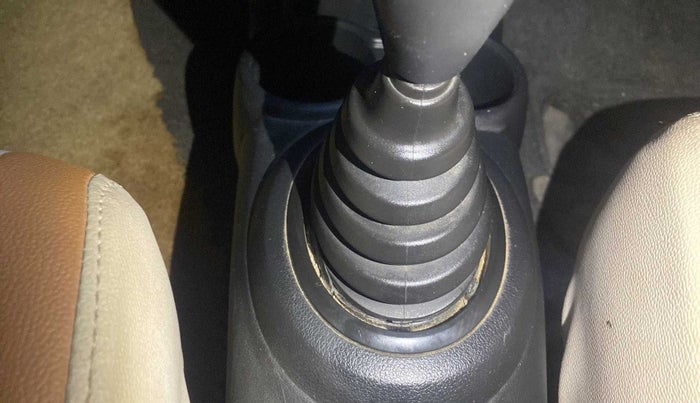 2013 Honda Brio EX MT, Petrol, Manual, 81,669 km, Gear lever - Boot cover slightly torn