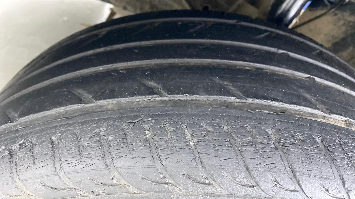 2017 Maruti Baleno DELTA PETROL 1.2, Petrol, Manual, 21,267 km, Left Front Tyre Tread