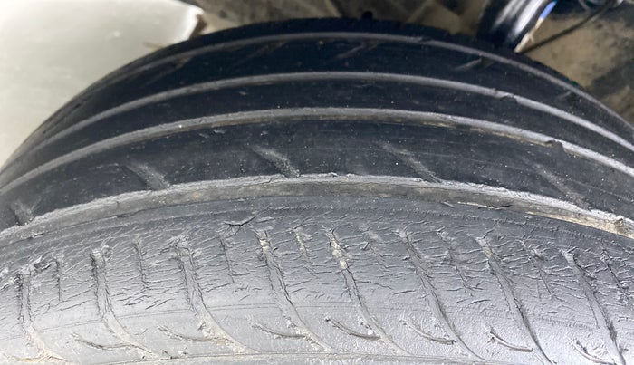 2017 Maruti Baleno DELTA PETROL 1.2, Petrol, Manual, 21,267 km, Left Front Tyre Tread