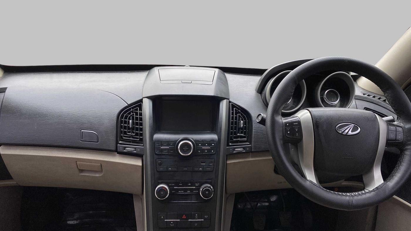 2016 Mahindra XUV500 W8, Diesel, Manual, 68,552 km, Dashboard