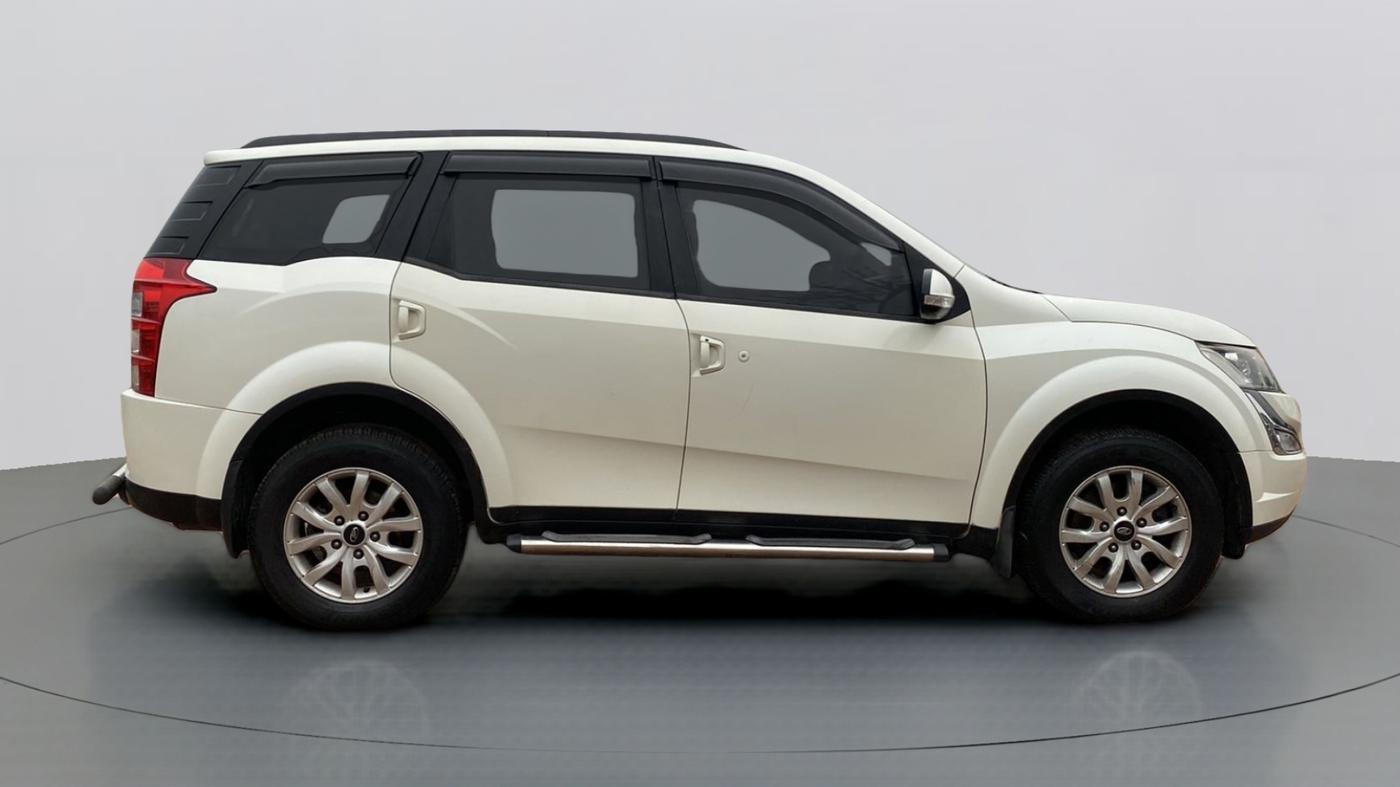 2016 Mahindra XUV500 W8, Diesel, Manual, 68,552 km, Right Side View