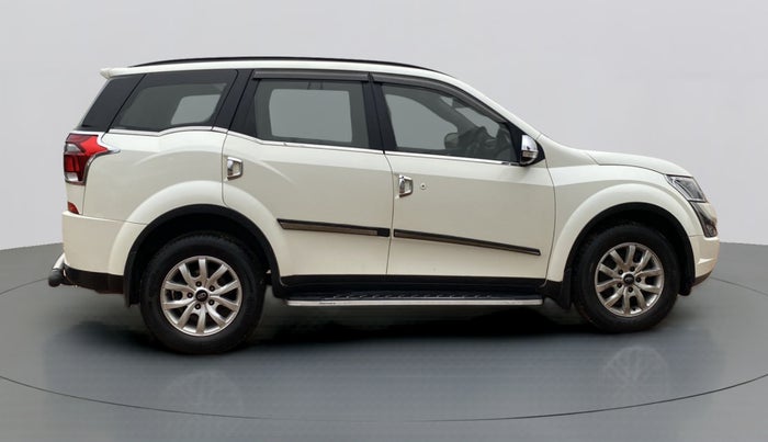 2018 Mahindra XUV500 W7, Diesel, Manual, 27,551 km, Right Side View