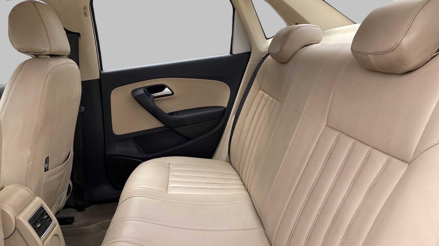 2017 Volkswagen Ameo HIGHLINE PLUS 1.5L AT 16 ALLOY, Diesel, Automatic, 94,325 km, Right Side Rear Door Cabin