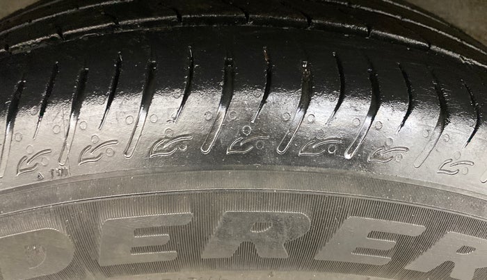 2021 Hyundai VENUE SX PLUS 1.0 TURBO DCT, Petrol, Automatic, 1,06,047 km, Right Rear Tyre Tread