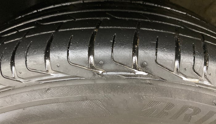 2021 Hyundai VENUE SX PLUS 1.0 TURBO DCT, Petrol, Automatic, 1,06,047 km, Left Front Tyre Tread