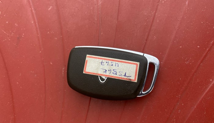 2021 Hyundai VENUE SX PLUS 1.0 TURBO DCT, Petrol, Automatic, 1,06,047 km, Key Close Up