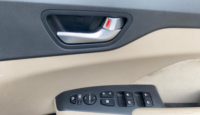 2018 Hyundai Verna 1.6 VTVT SX, Petrol, Manual, 50,169 km, Driver Side Door Panels Control