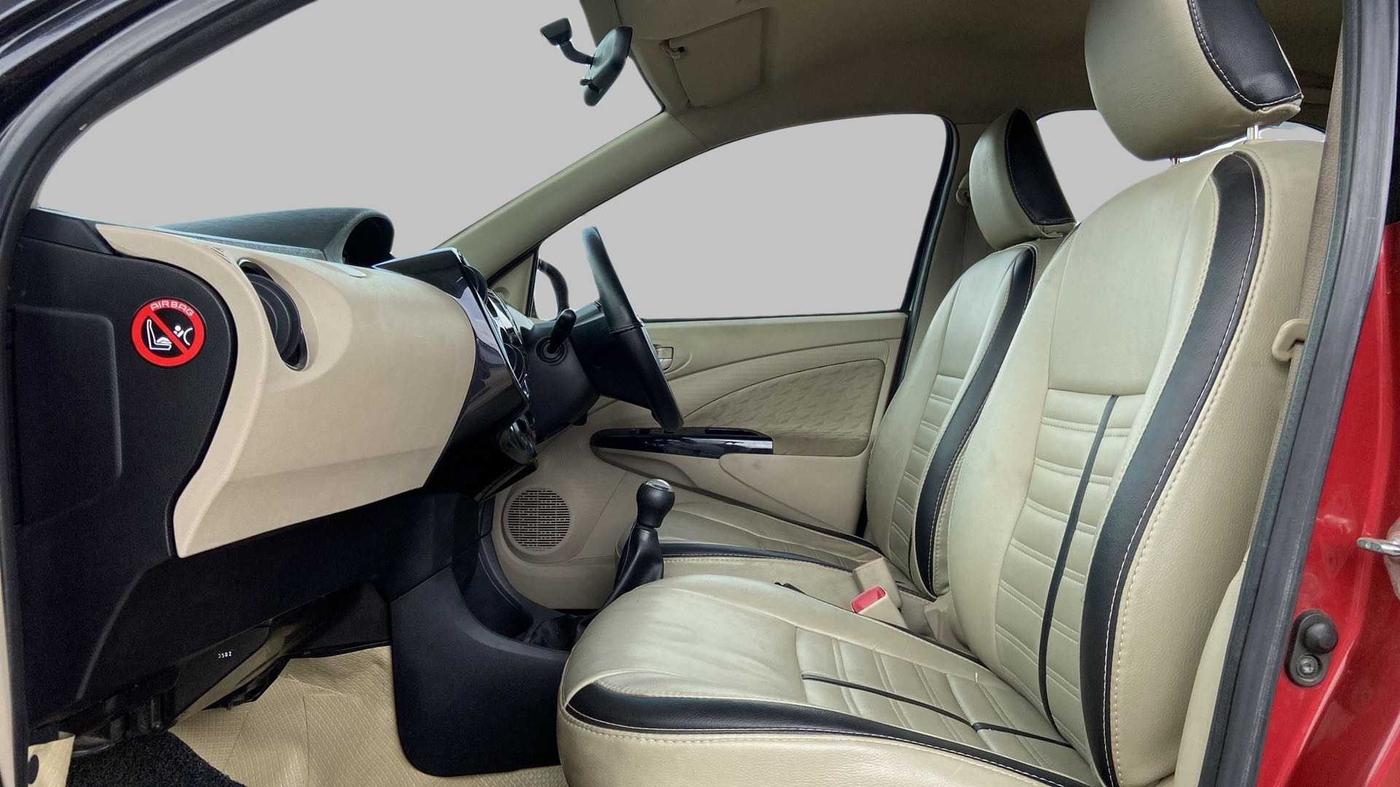 2019 Toyota Etios Liva V DUAL TONE, Petrol, Manual, 40,853 km, Right Side Front Door Cabin