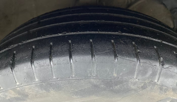 2020 Maruti Swift ZXI, Petrol, Manual, 61,625 km, Right Front Tyre Tread