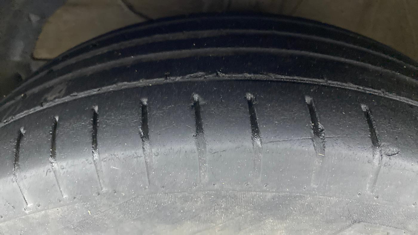 2020 Maruti Swift ZXI, Petrol, Manual, 61,625 km, Left Front Tyre Tread