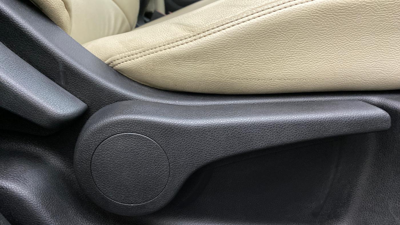 2019 Renault Captur RXE diesel (MT), Diesel, Manual, 88,903 km, Driver Side Adjustment Panel