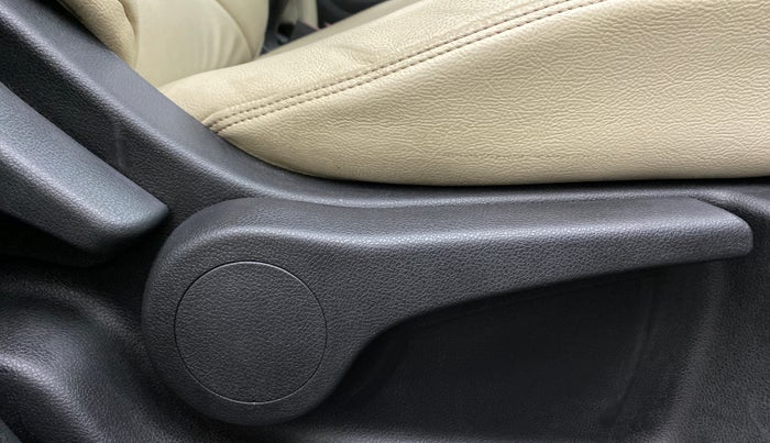 2019 Renault Captur RXE diesel (MT), Diesel, Manual, 88,903 km, Driver Side Adjustment Panel