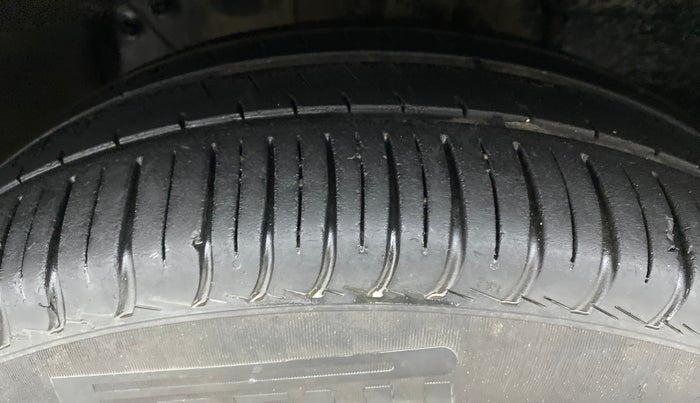 2019 Renault Captur RXE diesel (MT), Diesel, Manual, 88,903 km, Left Front Tyre Tread