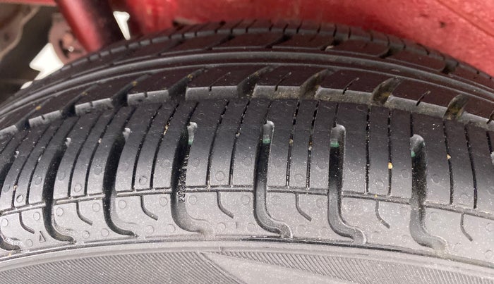 2013 Maruti Wagon R Stingray VXI, Petrol, Manual, 78,559 km, Right Rear Tyre Tread