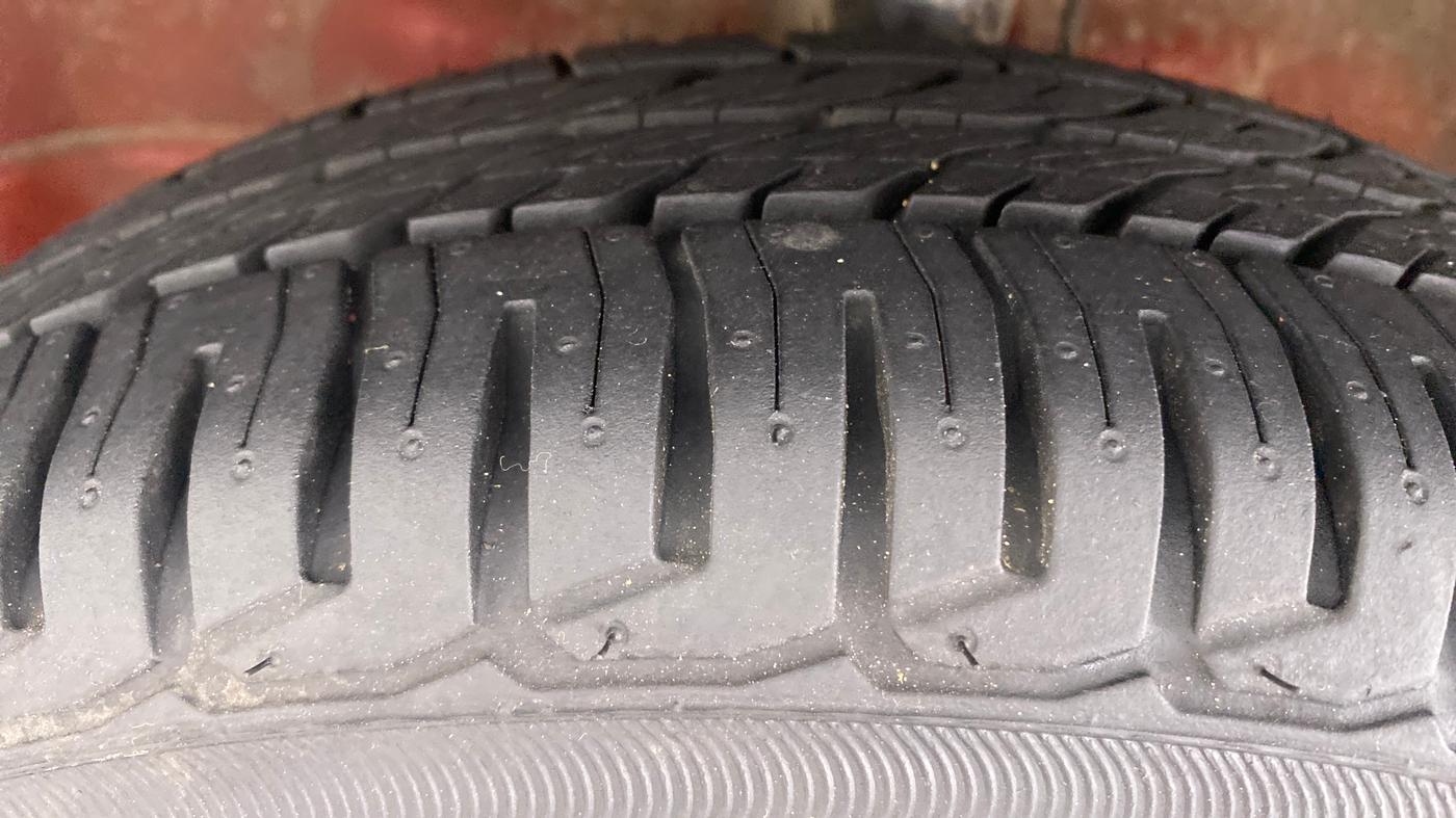 2013 Maruti Wagon R Stingray VXI, Petrol, Manual, 78,559 km, Left Front Tyre Tread