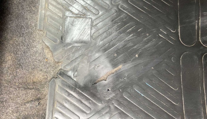 2016 Maruti Alto 800 LXI, Petrol, Manual, 36,270 km, Flooring - Carpet is minor damage