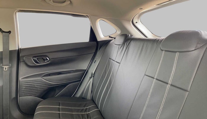 2022 Hyundai NEW I20 SPORTZ 1.2 MT, Petrol, Manual, 17,035 km, Right Side Rear Door Cabin