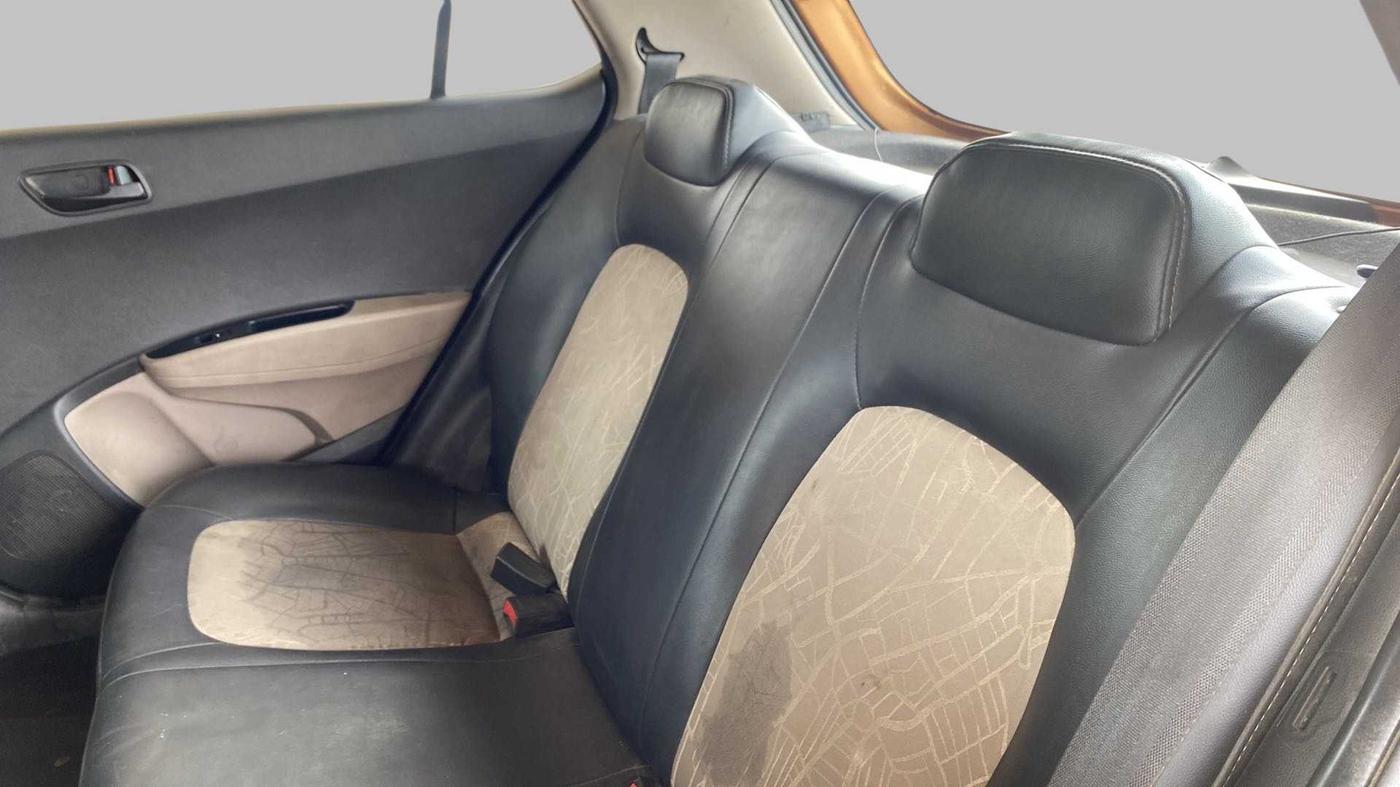 2017 Hyundai Grand i10 MAGNA 1.2 KAPPA VTVT, Petrol, Manual, 26,226 km, Right Side Rear Door Cabin