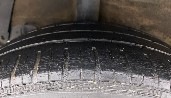 2014 Hyundai Xcent S 1.2, Petrol, Manual, 42,242 km, Right Rear Tyre Tread