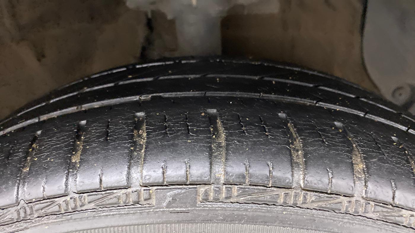 2014 Hyundai Xcent S 1.2, Petrol, Manual, 42,242 km, Right Front Tyre Tread
