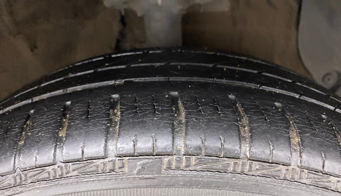 2014 Hyundai Xcent S 1.2, Petrol, Manual, 42,242 km, Right Front Tyre Tread