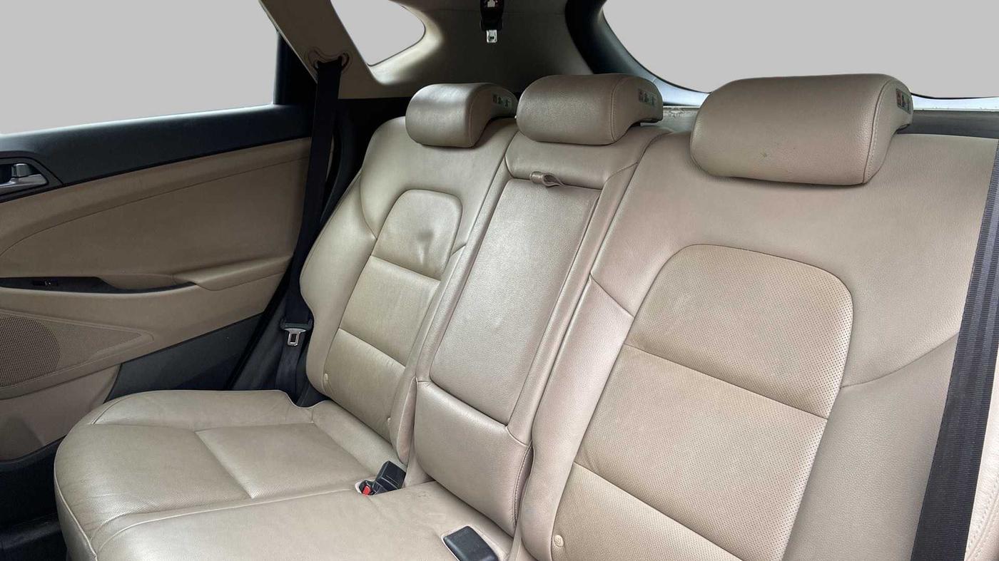 2016 Hyundai Tucson GLS 2WD AT PETROL, Petrol, Automatic, 75,193 km, Right Side Rear Door Cabin