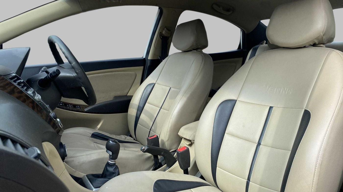 2013 Hyundai Verna FLUIDIC 1.6 VTVT SX, Petrol, Manual, 40,729 km, Right Side Front Door Cabin