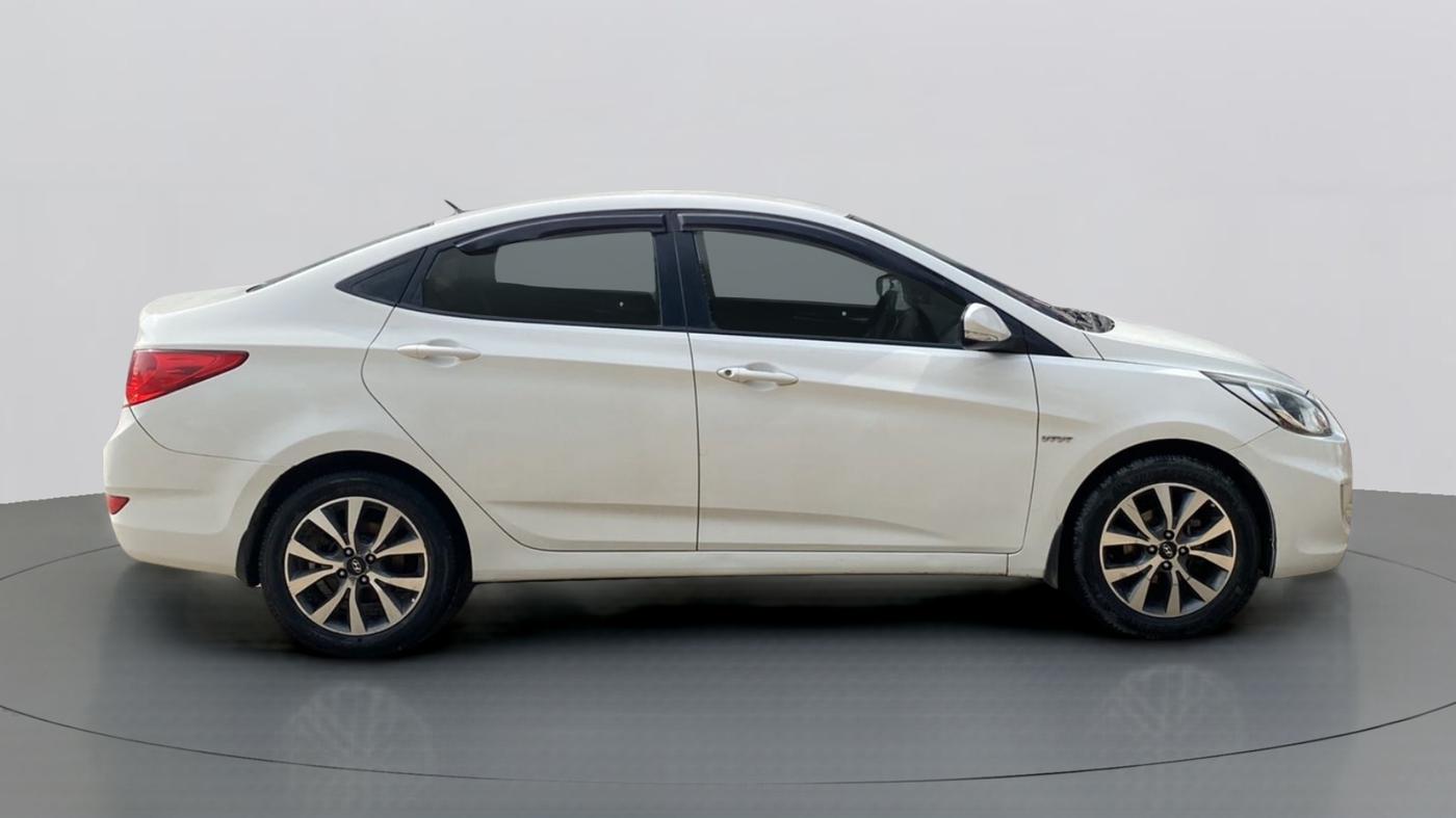 2013 Hyundai Verna FLUIDIC 1.6 VTVT SX, Petrol, Manual, 40,729 km, Right Side View