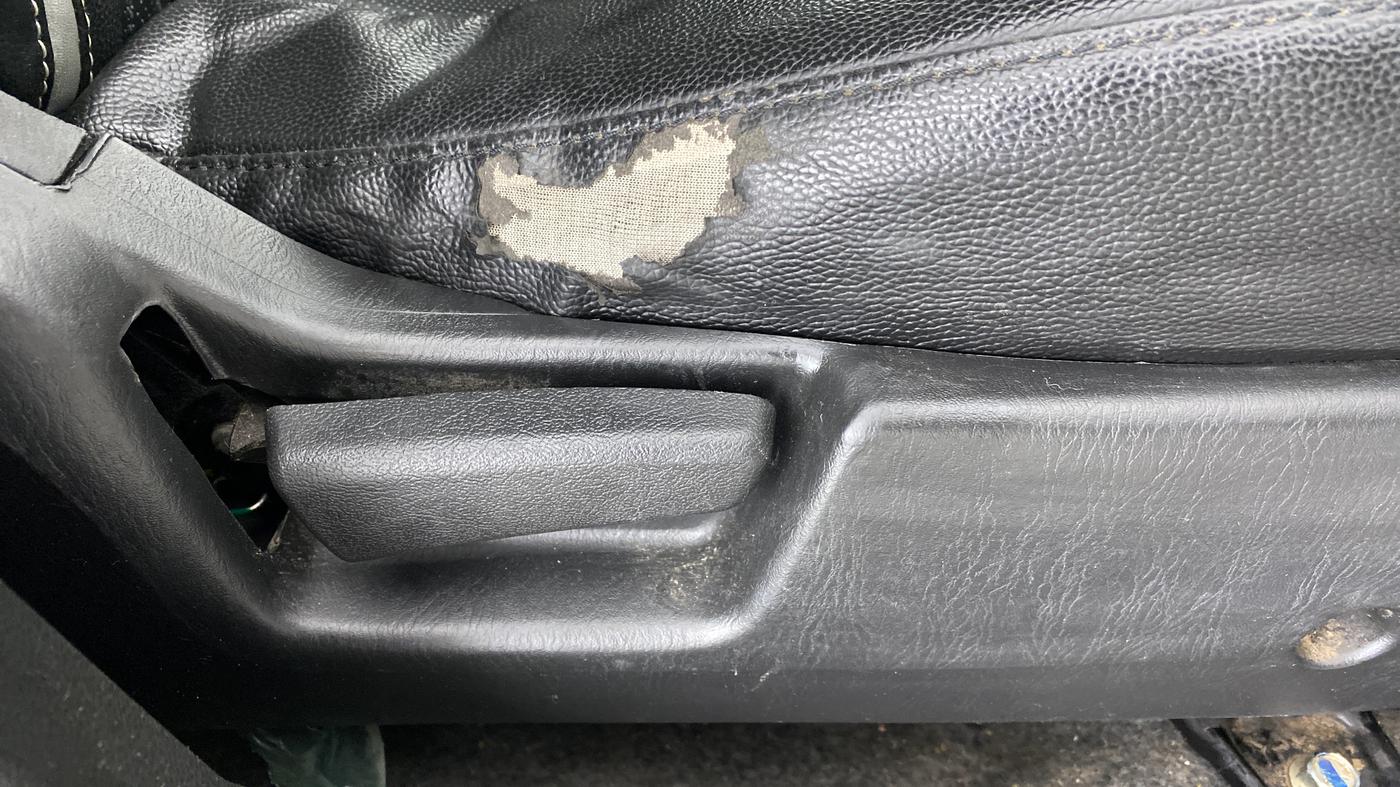 2019 Maruti Alto LXI CNG, CNG, Manual, 41,807 km, Driver Side Adjustment Panel