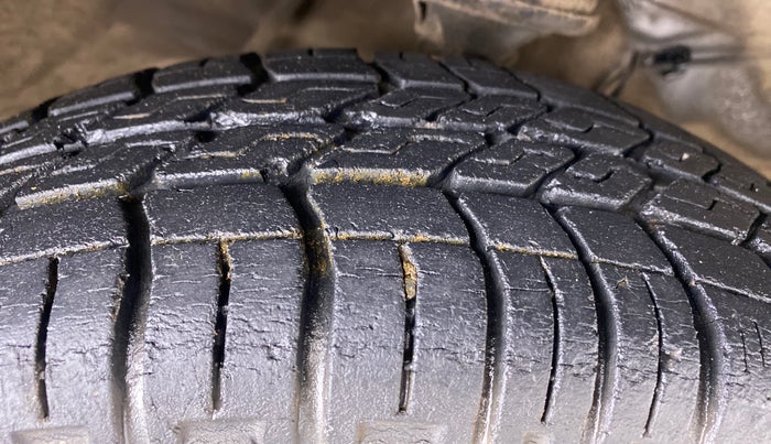 2019 Maruti Alto LXI CNG, CNG, Manual, 41,807 km, Right Front Tyre Tread