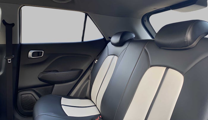 2020 Hyundai VENUE S+ 1.2, Petrol, Manual, 39,259 km, Right Side Rear Door Cabin