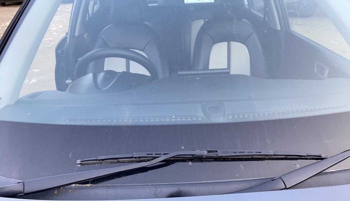 2020 Hyundai VENUE S+ 1.2, Petrol, Manual, 39,259 km, Front windshield - Minor spot on windshield