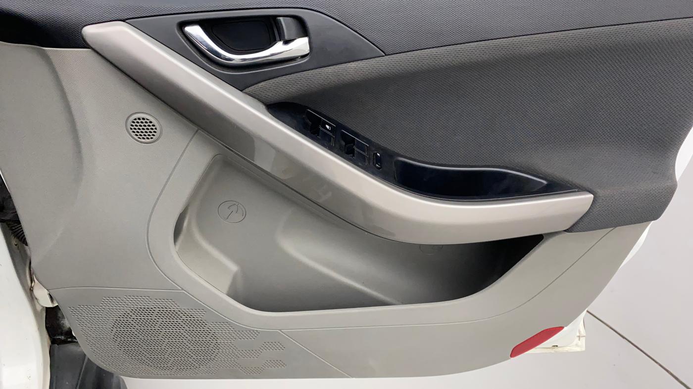 2019 Tata NEXON XZA PLUS PETROL DUAL TONE, Petrol, Automatic, 57,761 km, Driver Side Door Panels Control