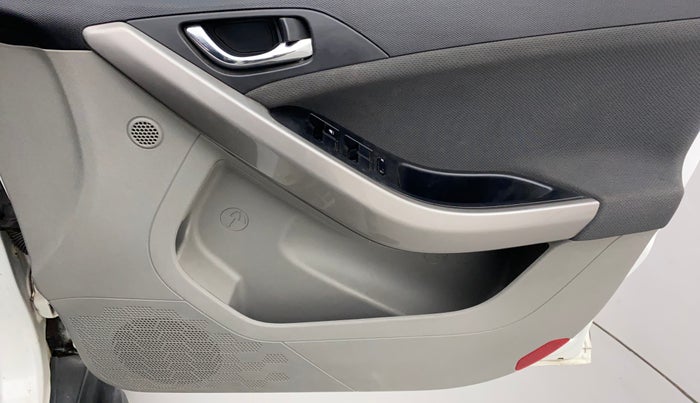 2019 Tata NEXON XZA PLUS PETROL DUAL TONE, Petrol, Automatic, 57,761 km, Driver Side Door Panels Control