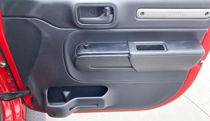 2021 Mahindra Thar LX  P 4WD AT CONVERTIBLE, Petrol, Automatic, 18,106 km, Driver Side Door Panels Control