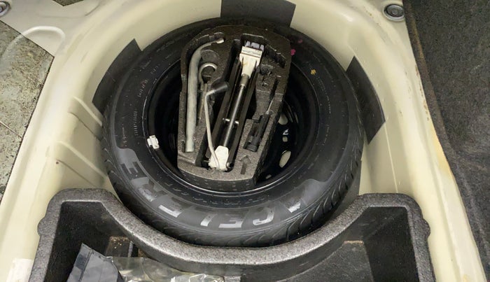 2013 Volkswagen Vento HIGHLINE PETROL AT, Petrol, Automatic, 70,819 km, Spare Tyre