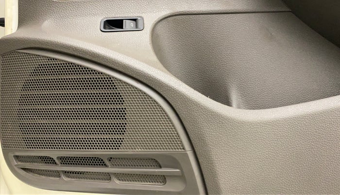 2013 Volkswagen Vento HIGHLINE PETROL AT, Petrol, Automatic, 70,819 km, Speaker