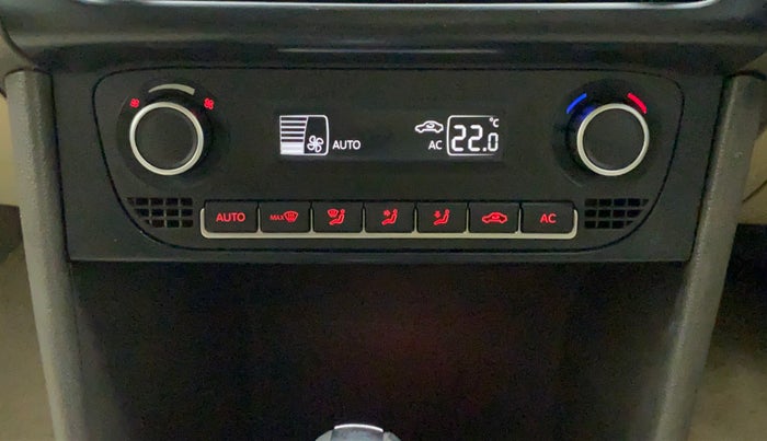 2013 Volkswagen Vento HIGHLINE PETROL AT, Petrol, Automatic, 70,819 km, Automatic Climate Control