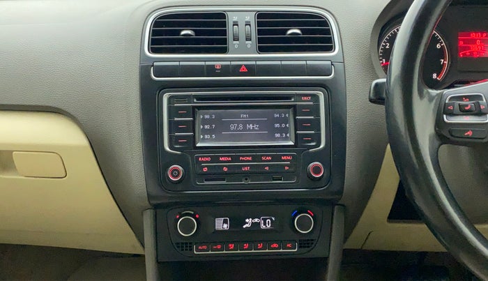 2013 Volkswagen Vento HIGHLINE PETROL AT, Petrol, Automatic, 70,819 km, Air Conditioner