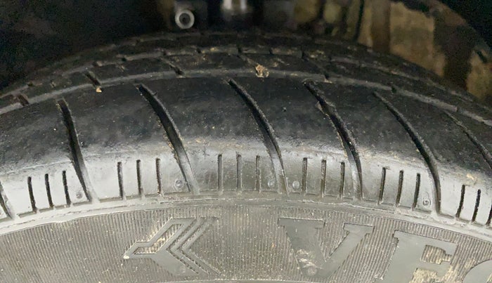 2013 Volkswagen Vento HIGHLINE PETROL AT, Petrol, Automatic, 70,819 km, Left Front Tyre Tread