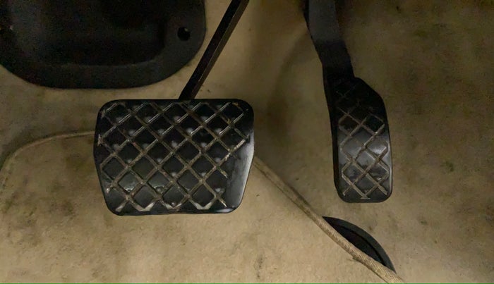 2013 Volkswagen Vento HIGHLINE PETROL AT, Petrol, Automatic, 70,819 km, Pedals