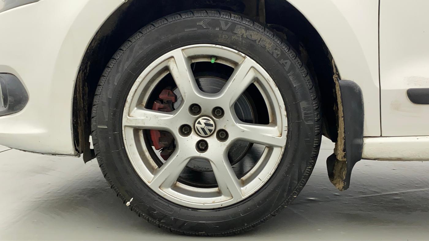 2013 Volkswagen Vento HIGHLINE PETROL AT, Petrol, Automatic, 70,819 km, Left Front Wheel