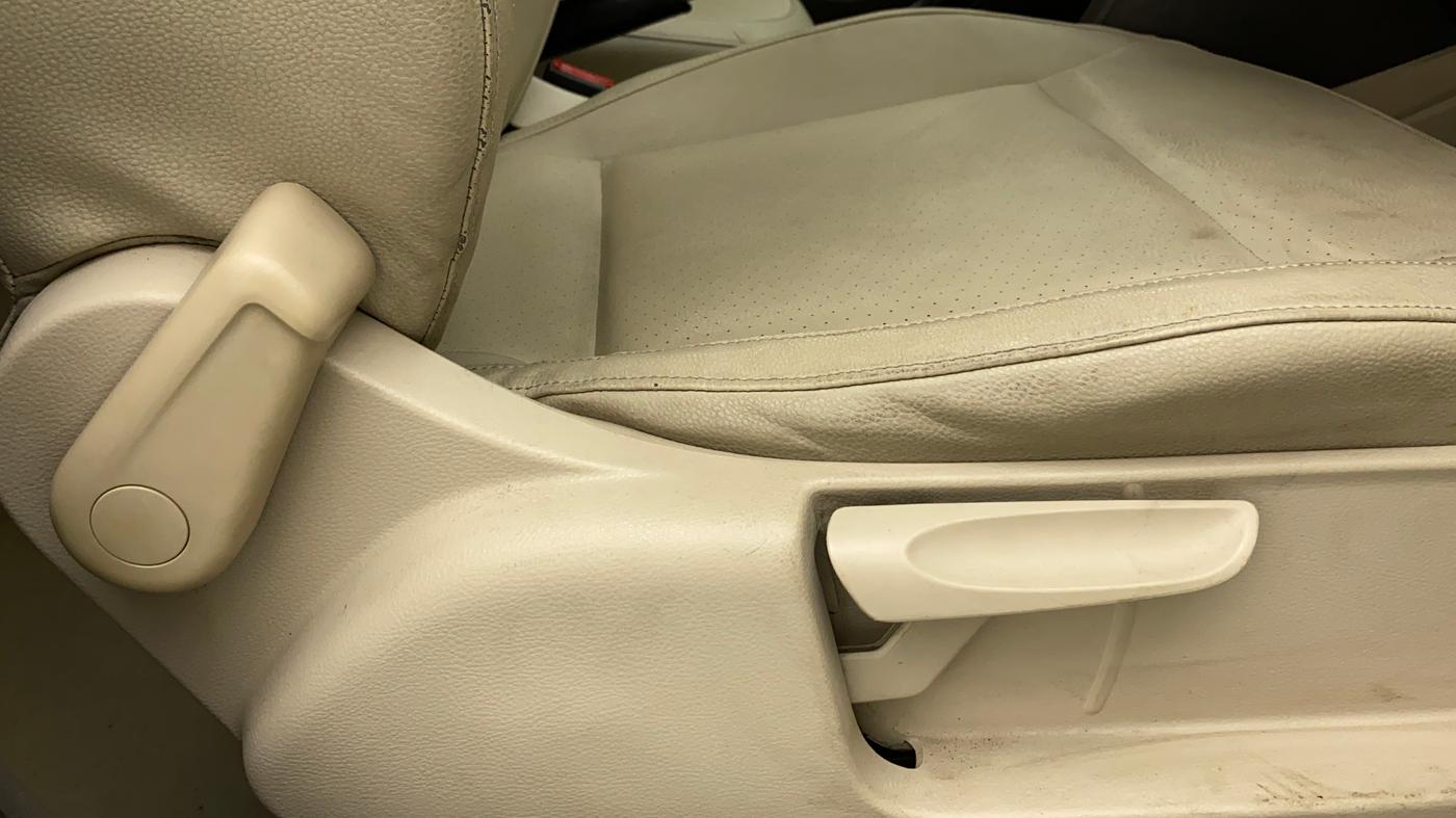 2013 Volkswagen Vento HIGHLINE PETROL AT, Petrol, Automatic, 70,819 km, Driver Side Adjustment Panel