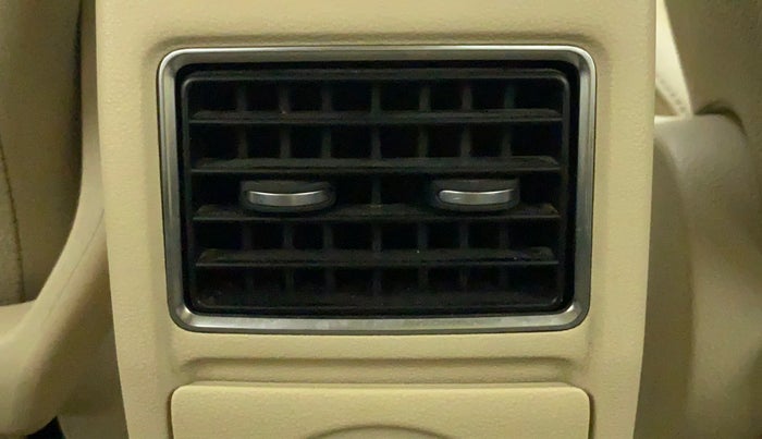 2013 Volkswagen Vento HIGHLINE PETROL AT, Petrol, Automatic, 70,819 km, Rear AC Vents