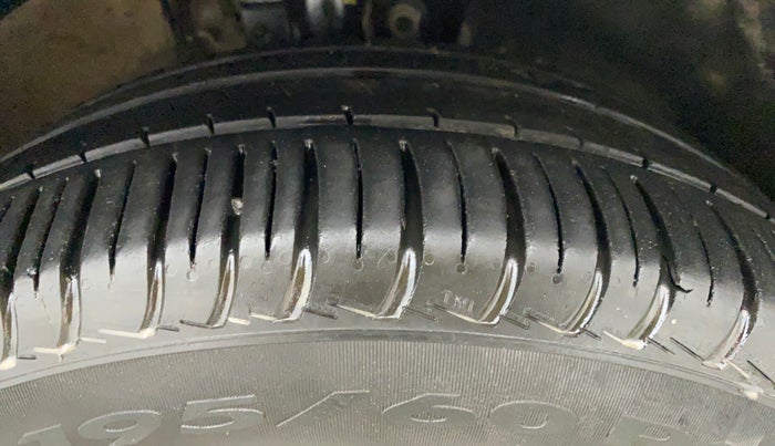 2017 Volkswagen Vento ALL STAR 1.6 MPI, Petrol, Manual, 62,666 km, Right Front Tyre Tread