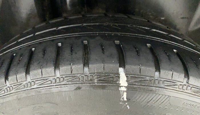 2017 Volkswagen Vento ALL STAR 1.6 MPI, Petrol, Manual, 62,666 km, Right Rear Tyre Tread