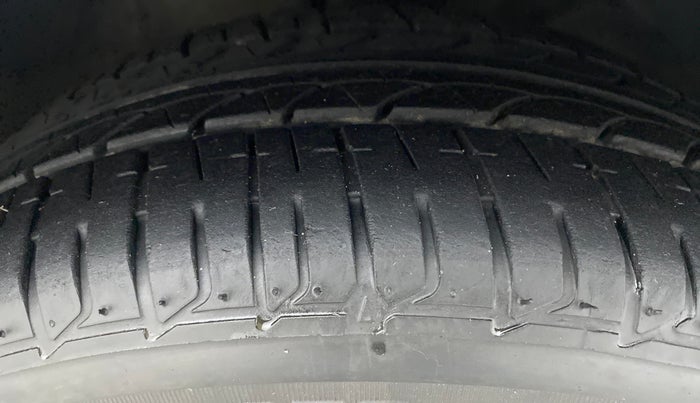 2020 Toyota Glanza V CVT, Petrol, Automatic, 28,068 km, Right Front Tyre Tread