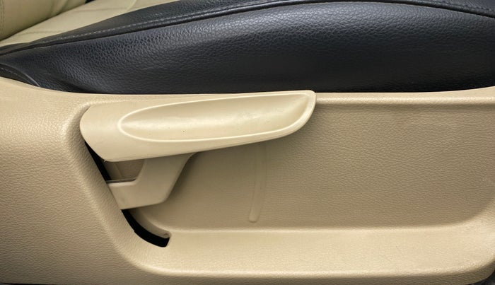 2019 Volkswagen Ameo HIGHLINE PLUS DSG 1.5, Diesel, Automatic, 34,817 km, Driver Side Adjustment Panel